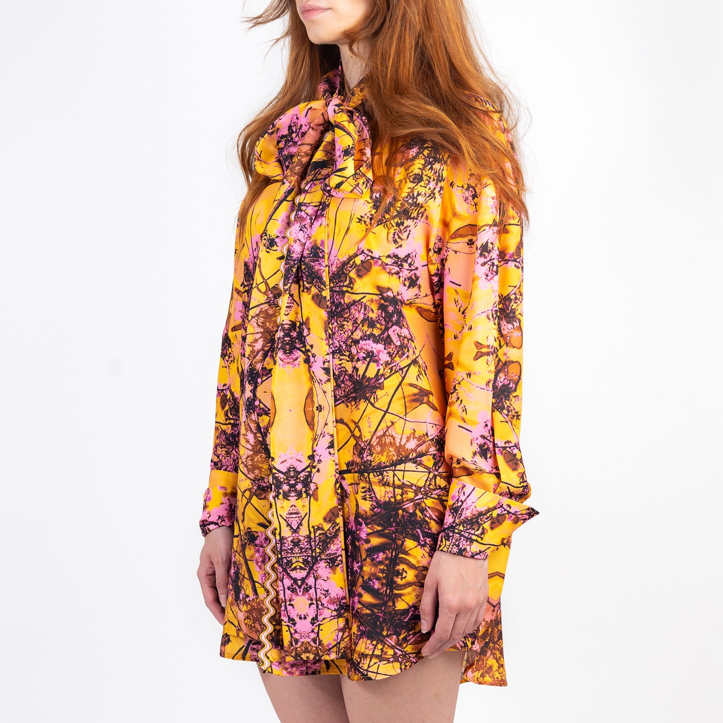 Camisa Casa Ayala – Amarillo y Rosa Gráfico