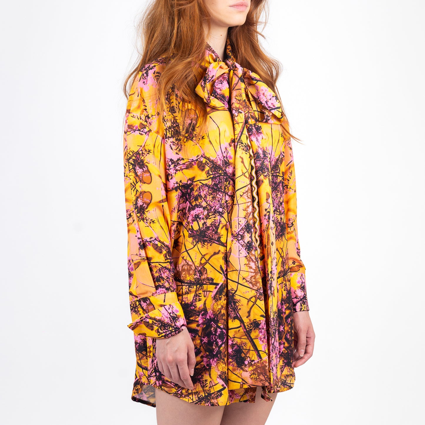 Camisa Casa Ayala – Amarillo y Rosa Gráfico
