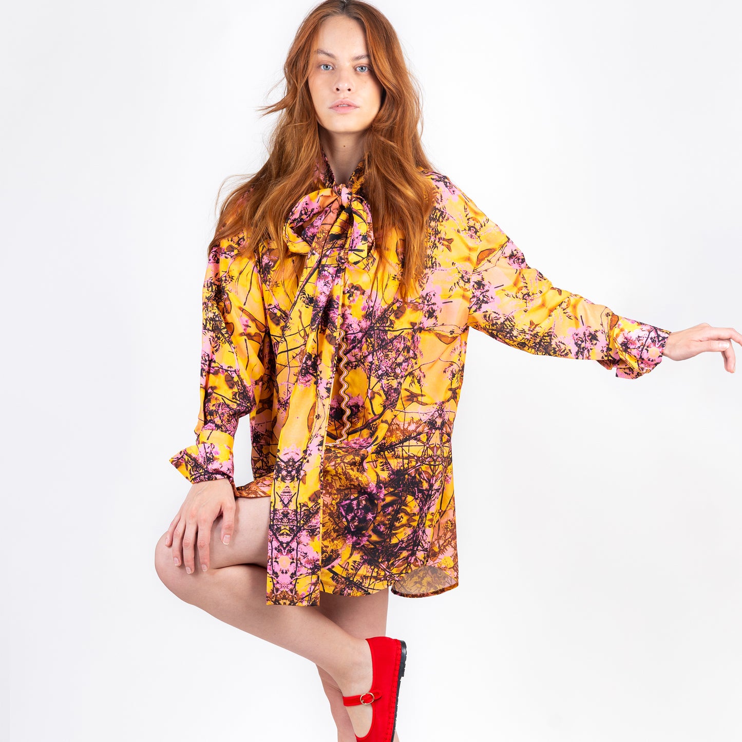 Camisa Casa Ayala – Amarillo y Rosa Gráfico