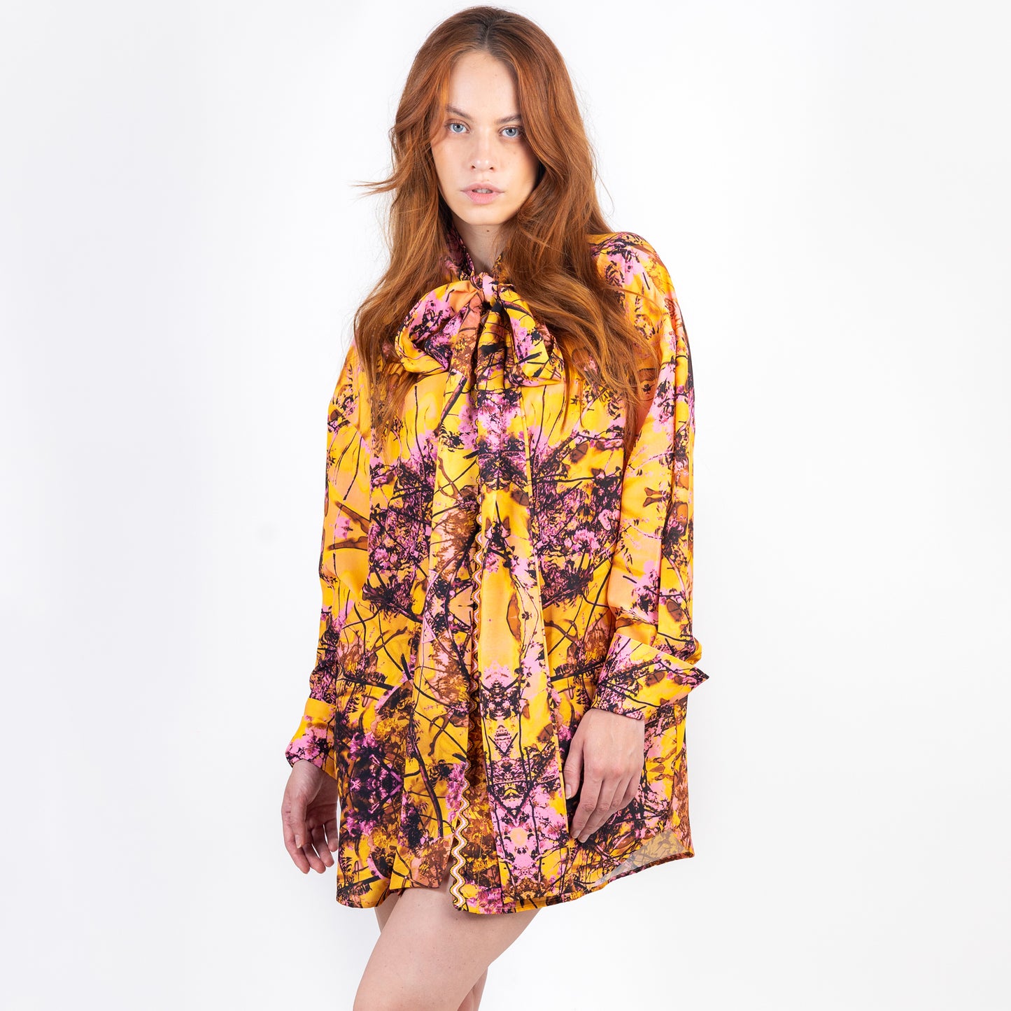 Camisa Casa Ayala – Amarillo y Rosa Gráfico