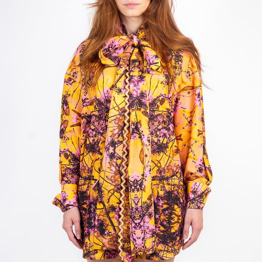 Camisa Casa Ayala – Amarillo y Rosa Gráfico